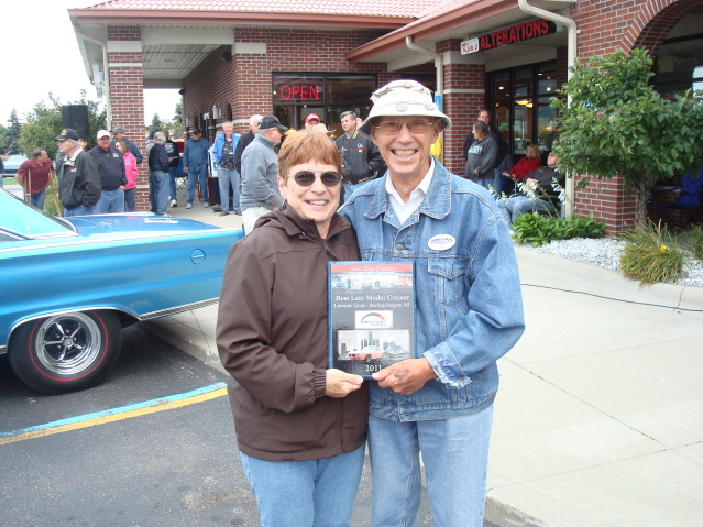 Paul & Martha Hendrickson earn the Best Late Model Cruiser award