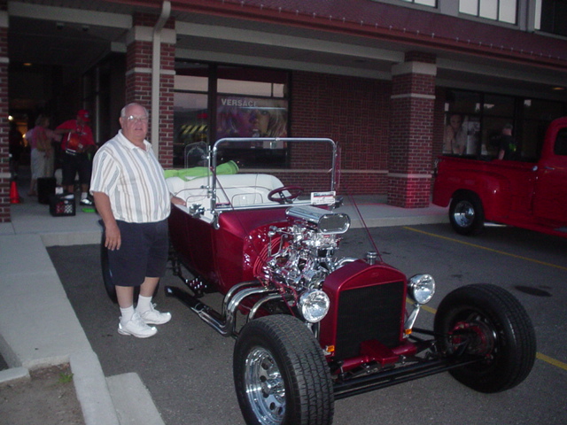 Joe won a 6'6" tall trophy at the Clawson Show for his 23 T-Bucket . ...WOW!