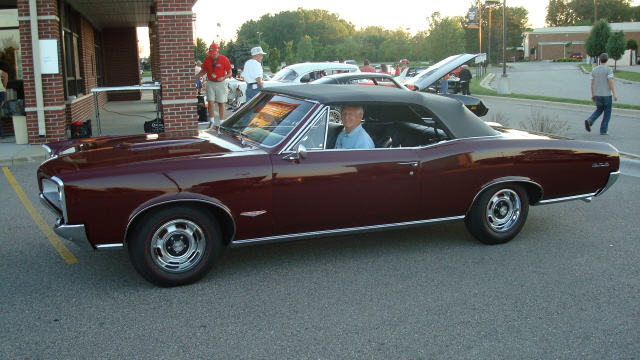 noonan GMC Best GM cruiser goes to Rich Rozycki & his wonderful 66 GTO.