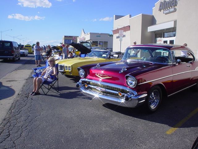 Across from Art Van on Woodward -- 2007 Dream Cruise